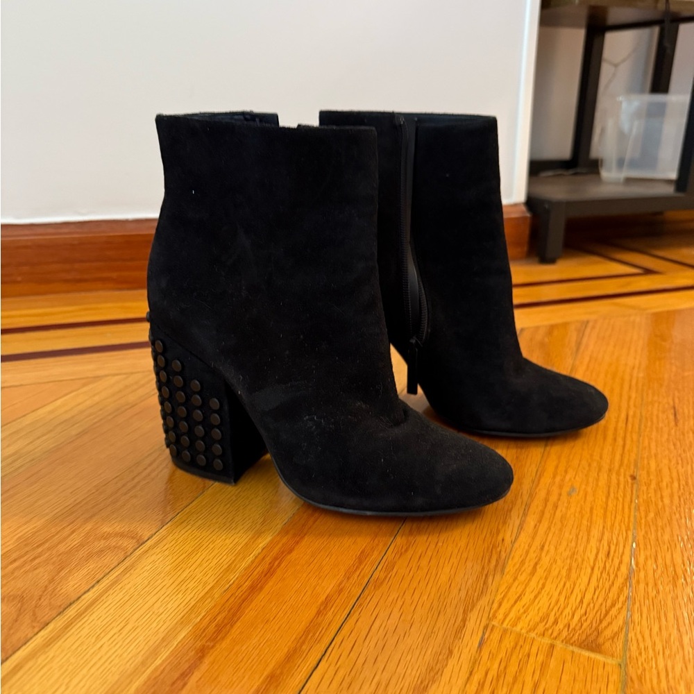 Kendal and Kylie black bootie